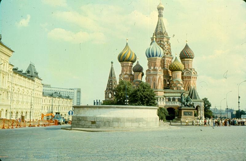 Вид на Лобное место и храм Василия Блаженного, 1980-е, г. Москва, Красная площадь