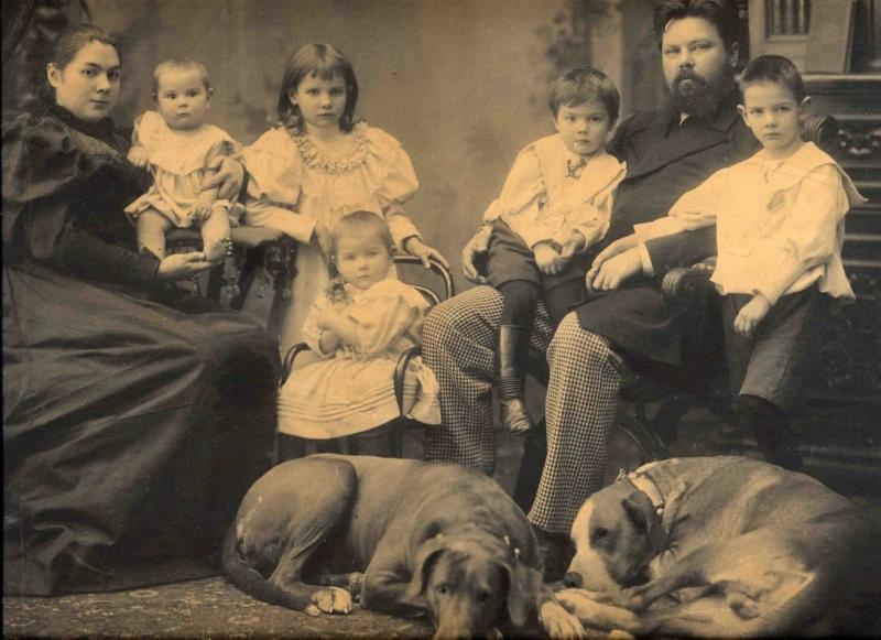Семейный портрет, 1900 год. Предположительно, семья Пискуновых.