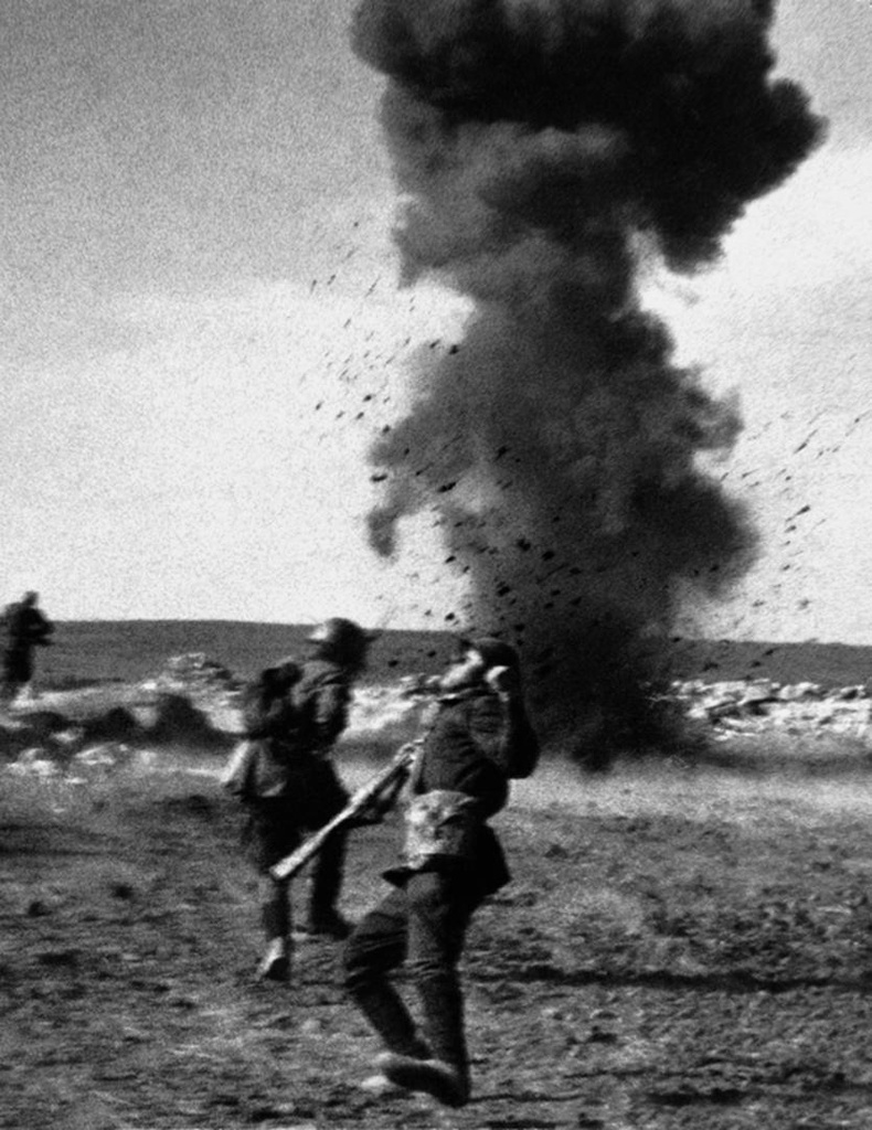 Смерть солдата, май 1942, Крымская АССР, г. Керчь. Выставка «Начало Великой Отечественной войны» с этой фотографией.&nbsp;