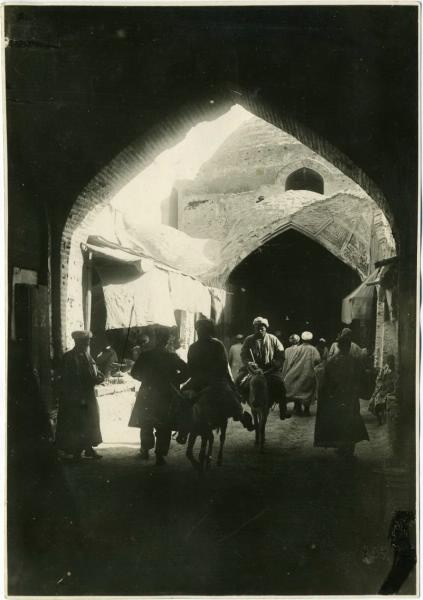Крытый базар, 1927 год, Узбекская ССР, г. Бухара. Выставка «Рыночные отношения» с этой фотографией.