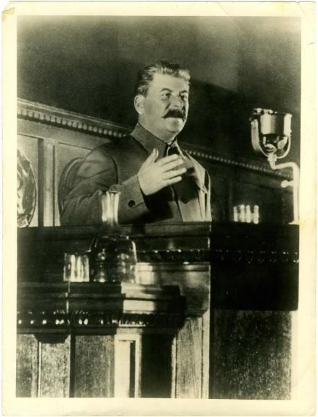 Иосиф Сталин на трибуне, 1930-е, г. Москва