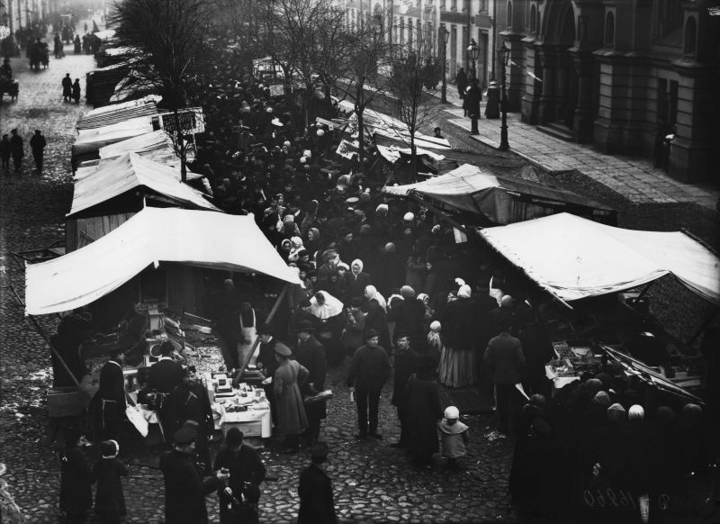 Вербная неделя. Рыночные ряды в день праздника, 1900-е. Выставка «Дореволюционная Россия: торговля» с этой фотографией.&nbsp;