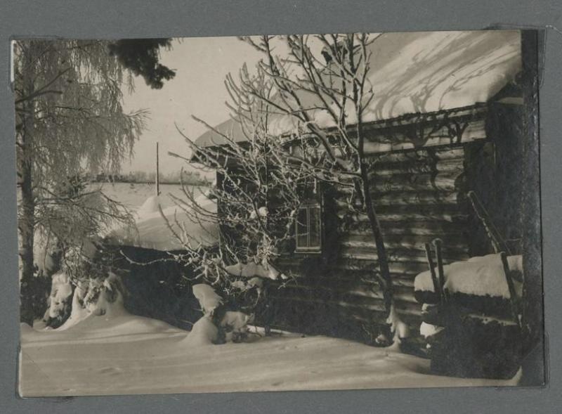 Заснеженный дом, 1920-е