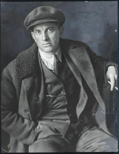 Портрет поэта Владимира Маяковского, 1927 год