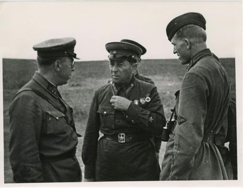 На боевых учениях, 1940 - 1941