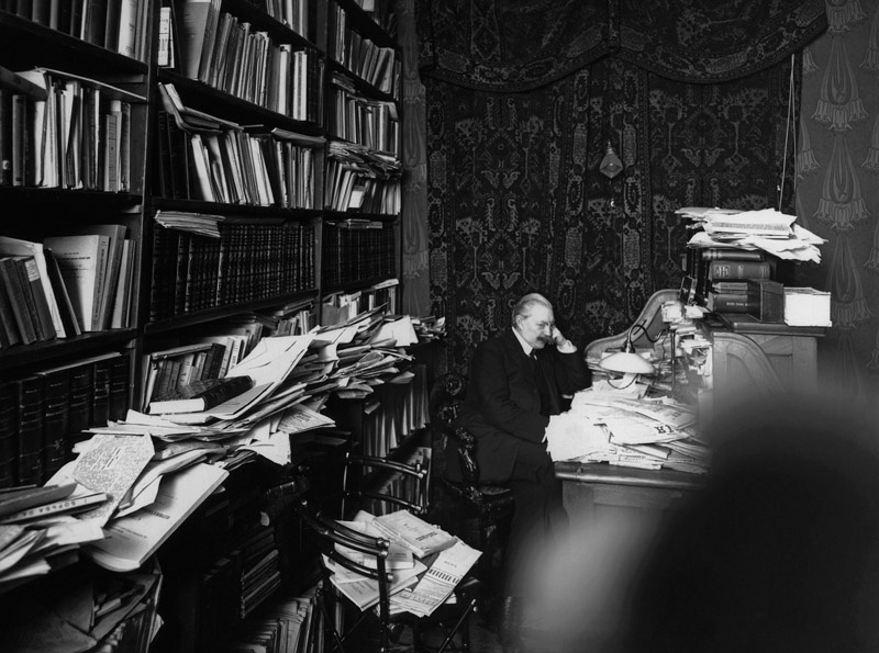 Павел Милюков дома в своем кабинете, 1910-е, г. Санкт-Петербург