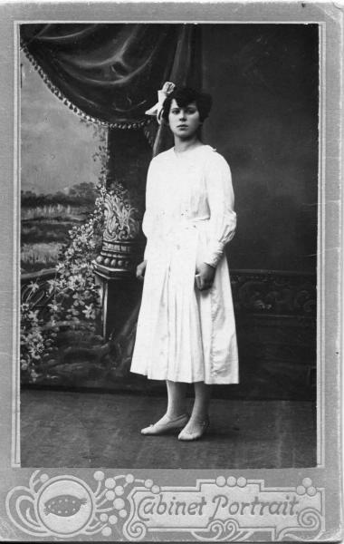 Портрет девушки, 1919 год