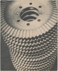 Шестерни, 1929 год, г. Москва. Из серии «Завод АМО» (т.е. «Автомобильного московского общества», ныне АМО ЗИЛ).