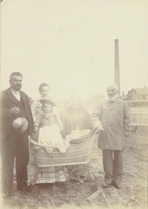 Алексей Петрович Панов с женой Верой Андреевной. Алексей Панов – управляющий Кошелевскими писчебумажными фабриками, 1900 - 1910