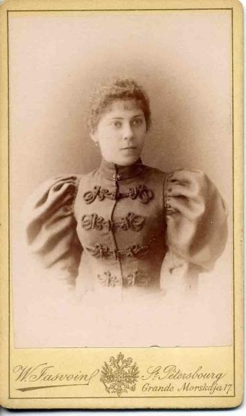 Портрет женщины, 1890-е, г. Санкт-Петербург. Альбуминовая печать.