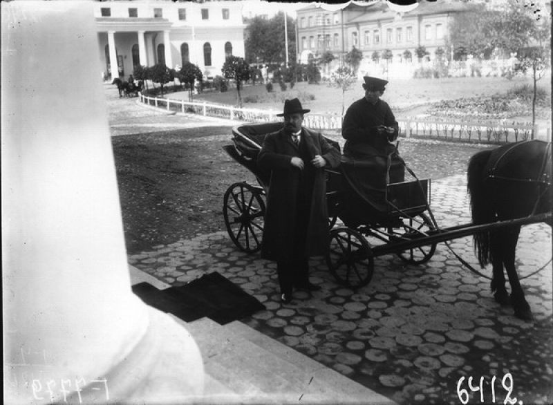 Привезд в Таврический дворец члена I-ой Государственной Думы на первое заседание, 1906 год, г. Санкт-Петербург