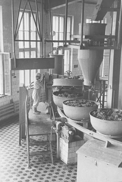 «Механизация трудоемких работ по производству фарша», 1934 год