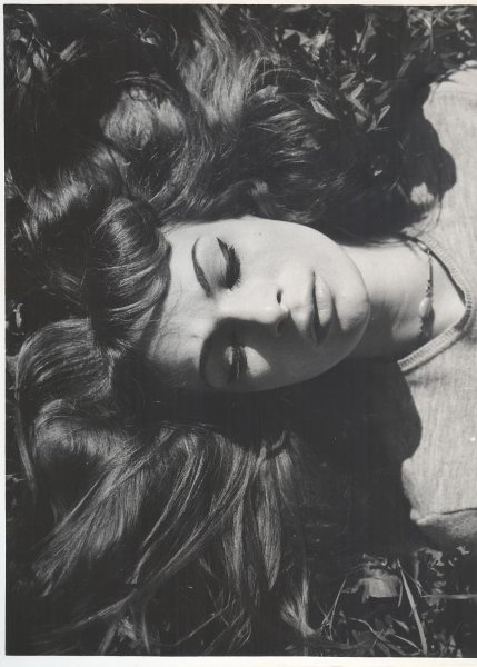Актриса и кинорежиссер Джемма Фирсова, 1970-е. Выставки «20 лучших фотографий Владислава Микоши» и&nbsp;&nbsp;«Сделано с любовью» с этой фотографией.