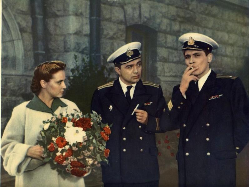 Рекламный кадр из кинофильма «Командир корабля», 1953 - 1954. Выставка «Язык цветов» с этой фотографией.