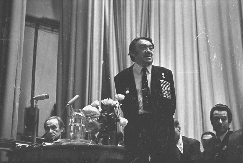 20-летие журнала «Юность». Борис Полевой в президиуме, 10 июня 1975, г. Москва
