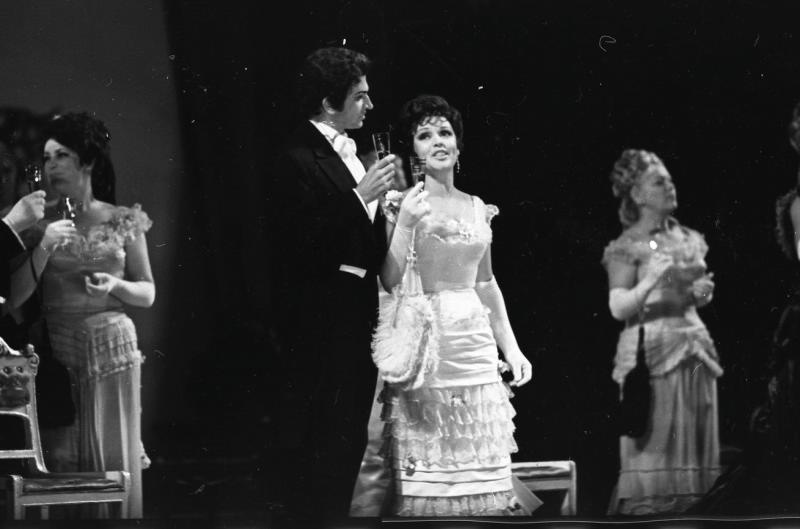 Певцы, солисты Большого театра Денис Королев и Клара Кадинская в опере «Травиата», 1977 год, г. Москва