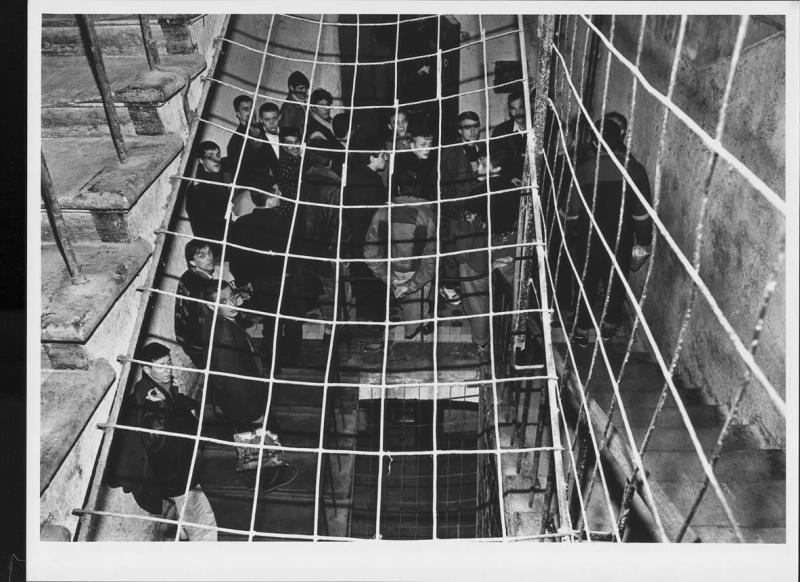 Бутырская тюрьма, 1992 год, г. Москва. Выставка «Тюрьмы и заключенные» с этой фотографией.