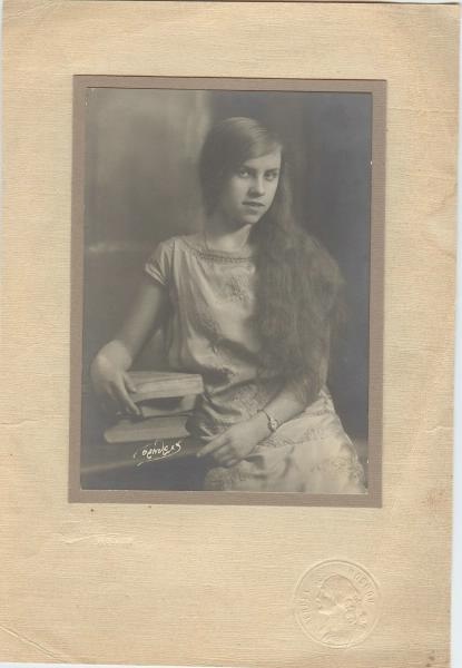 Портрет девушки с распущенными волосами, 1920-е, г. Москва