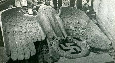Символ фашизма, 2 - 8 мая 1945, Германия, г. Берлин