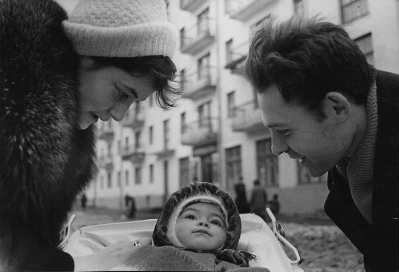Семья, 1965 - 1969. Выставка «Что такое семья?» с этой фотографией.