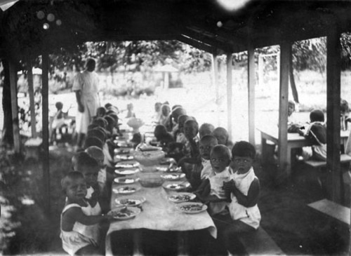 Обед на воздухе старшей и средней группы, 1938 год, г. Ульяновск