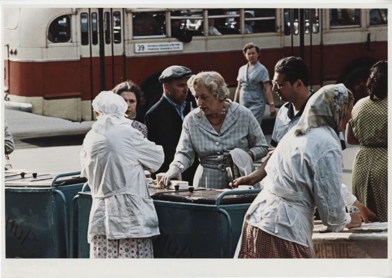 Покупатели мороженого, 1958 год