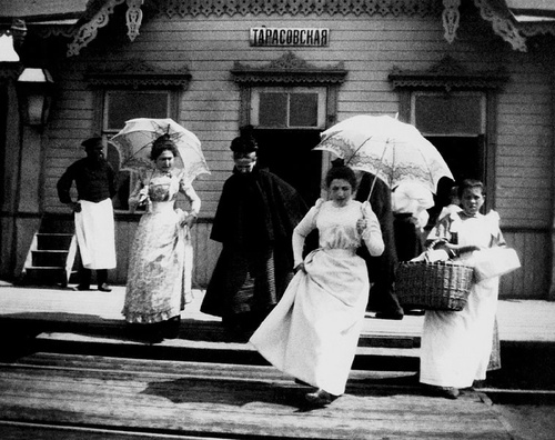 На железнодорожной станции в курортной зоне, 1899 год, Московская губ., Московский у., с. Тарасовка