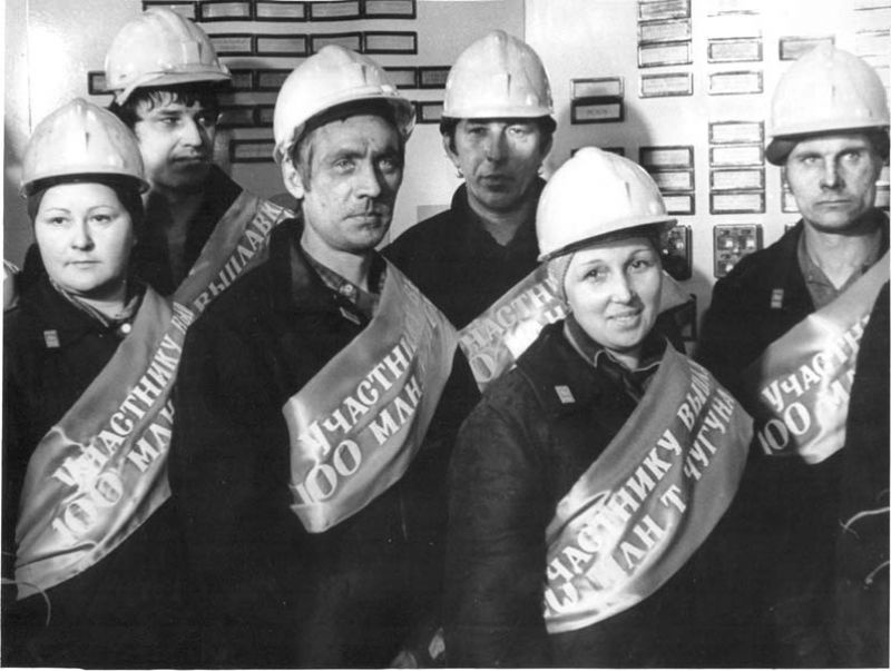 Участники юбилейной плавки в честь 100-миллионной тонны чугуна на ЧМЗ, 7 января 1983, г. Череповец и Череповецкий район
