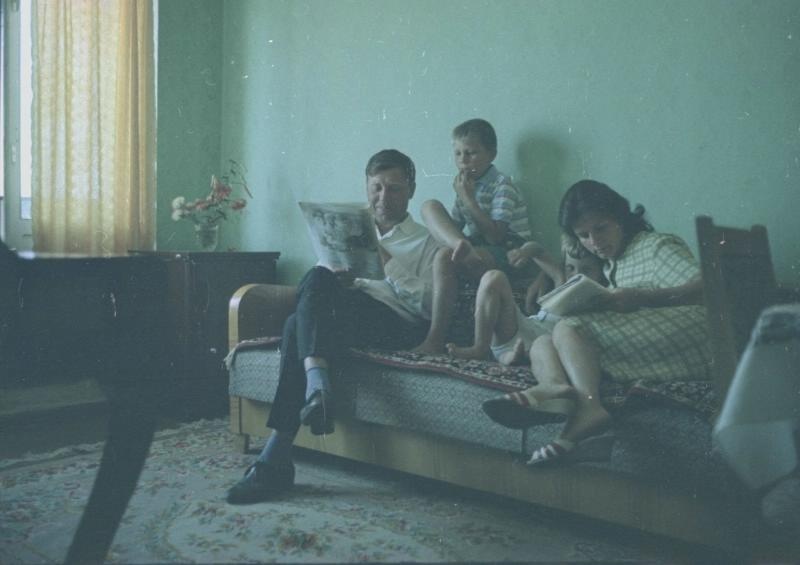 Семья в комнате, 1967 год, Волгоградская обл., г. Волжский