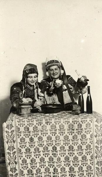 Портрет двух женщин, 1910 - 1917