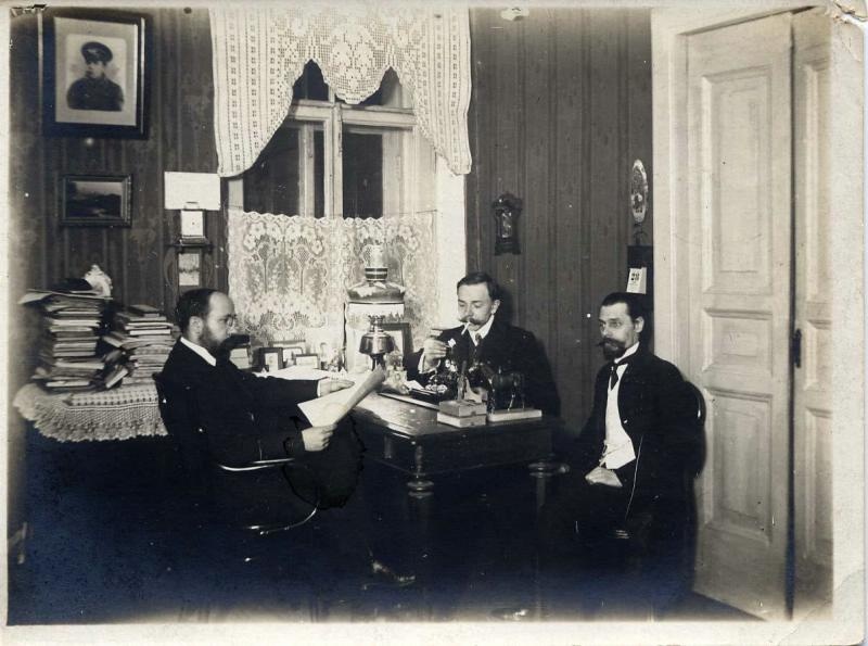В кабинете, 1900-е
