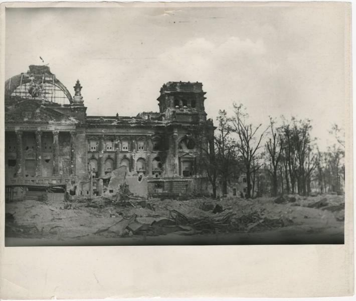 Здание Рейхстага, май 1945, Германия, г. Берлин