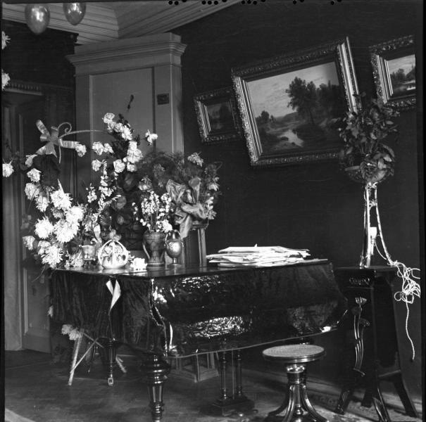 Интерьер комнаты, 1911 год