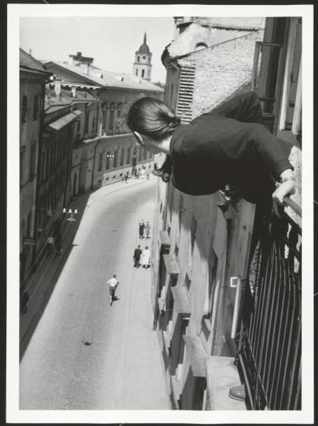 Марафон на улице Университето, 1959 год, Литовская ССР, г. Вильнюс. Выставки&nbsp;«На балконе», «Прекрасная Прибалтика» с этой фотографией.