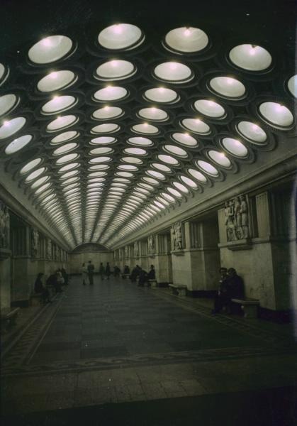 Центральный зал станции «Электрозаводская» Московского метрополитена, 1950-е, г. Москва