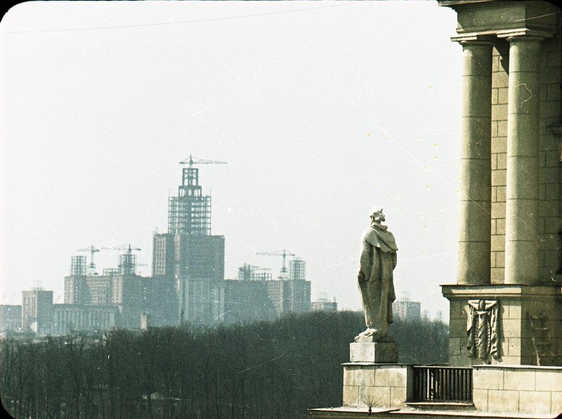 Строительство высоток, 1950 - 1952, г. Москва. Выставка «Владислав Микоша. "Я останавливаю время"» с этой фотографией.