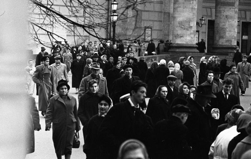 Толпа на Театральной площади, 1961 год, г. Москва