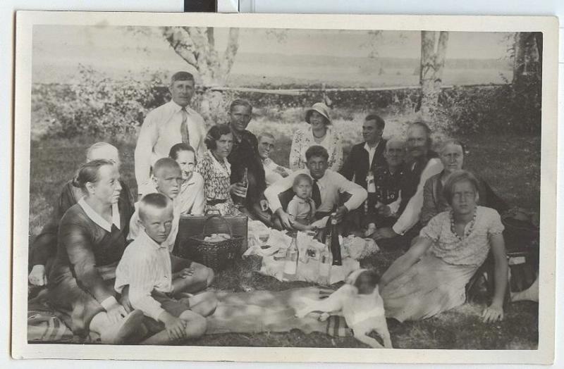 На пикнике, 1920-е