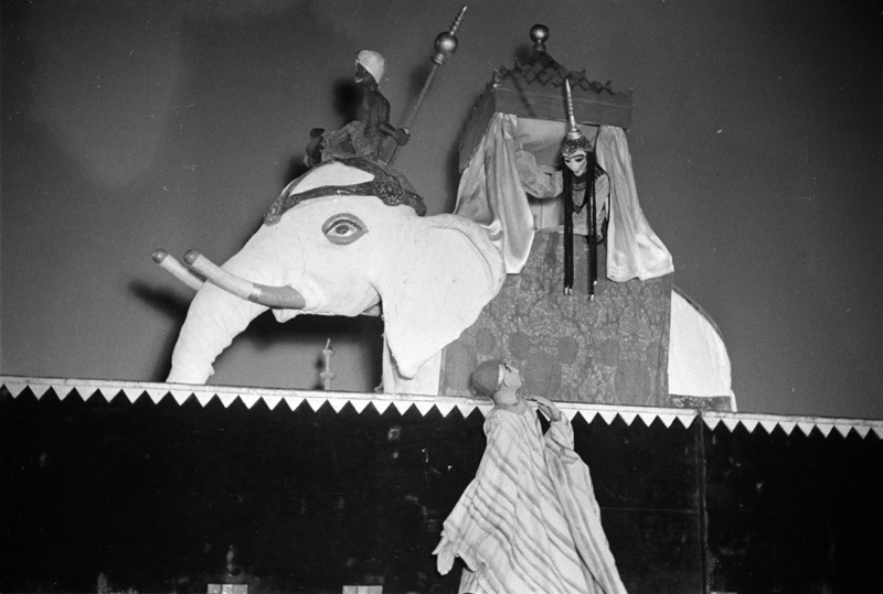 Из серии «Сергей Владимирович Образцов и его театр», 1956 год, г. Москва. Выставка «Театр кукол» с этой фотографией.&nbsp;