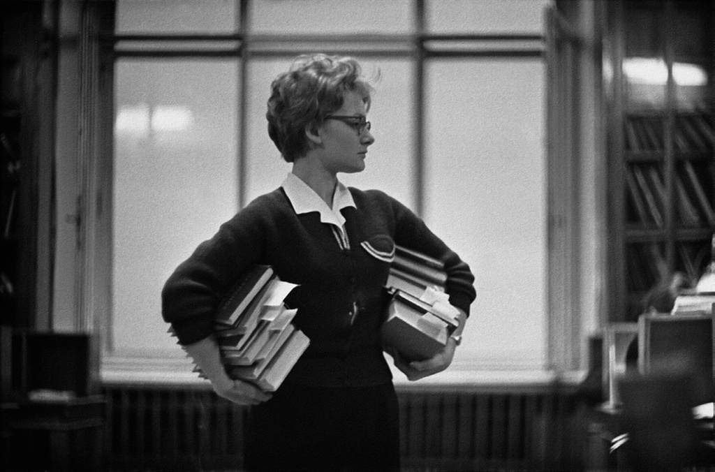 В библиотеке МГУ, 1964 год