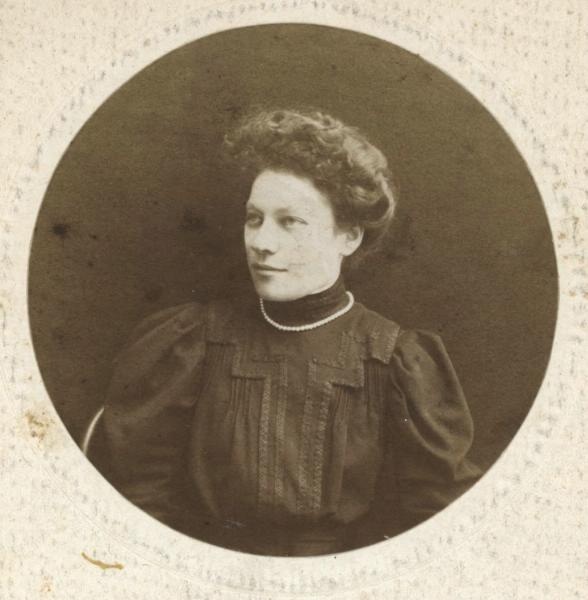 Женский портрет, 1890 - 1909. Соленая бумага.
