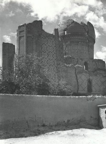 Развалины мечети Биби-Ханым, 1947 год, Узбекская ССР, г. Самарканд. Построена в 1399–1404 годах.