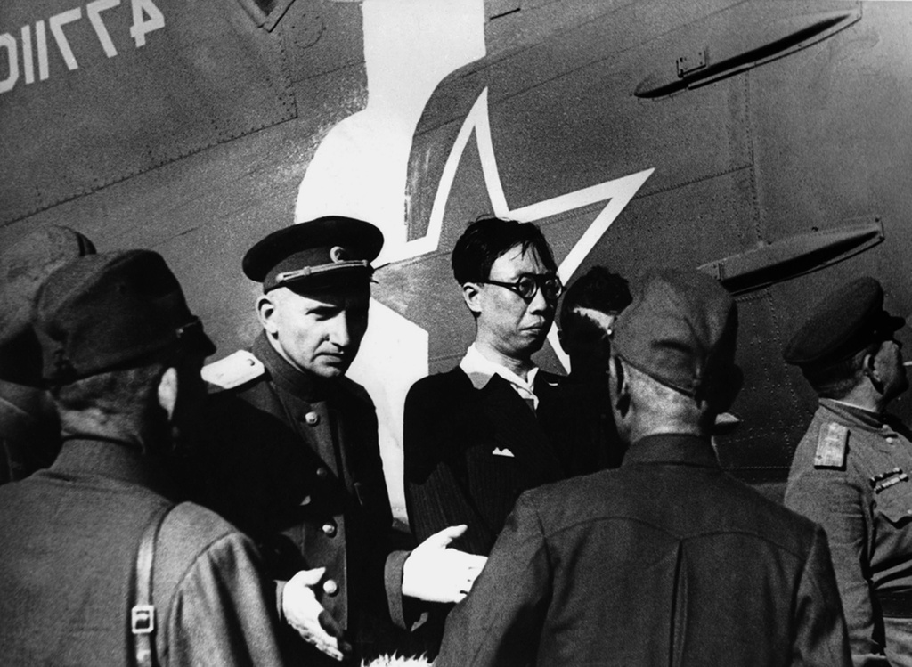 Арест китайского императора Айсиньгеро Пу И, 16 августа 1945. Выставка «Под арестом» с этой фотографией.