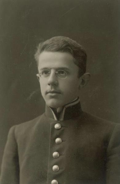 Молодой человек в пенсне, 24 июня 1911, г. Екатеринослав. Город Екатеринослав с 1926 года – Днепропетровск, с 2016 года – Днепр.