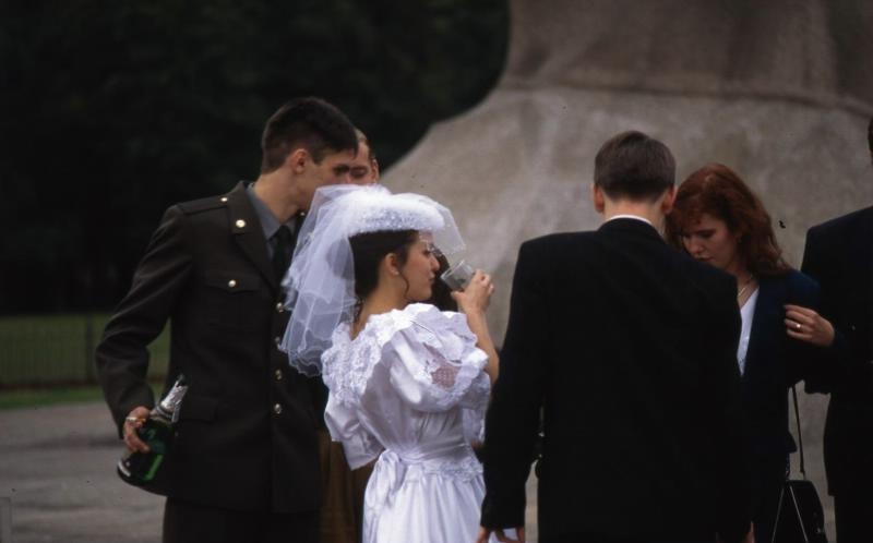 Жених и невеста с друзьями., 1995 год, г. Санкт-Петербург