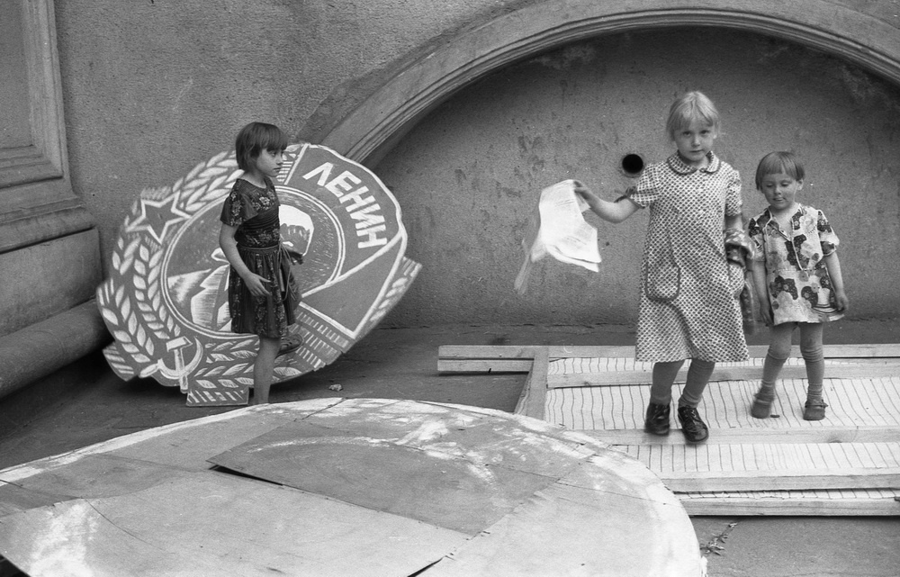 Орден Ленина и дети, май 1982, г. Новокузнецк. Выставки&nbsp;«Дети»&nbsp;и «Два советских ордена»&nbsp;с этой фотографией.&nbsp;
