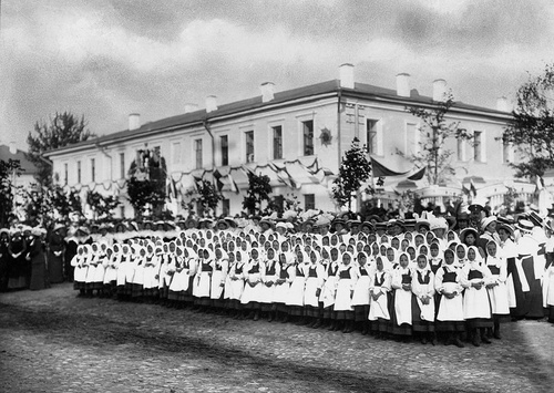 Осмотр Костромской губернской земской выставки семьей императора Николая II, 19 - 20 мая 1913, г. Кострома