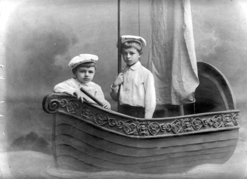 Портрет двух мальчиков, 1900-е. Выставка «Дети» с этой фотографией.&nbsp;