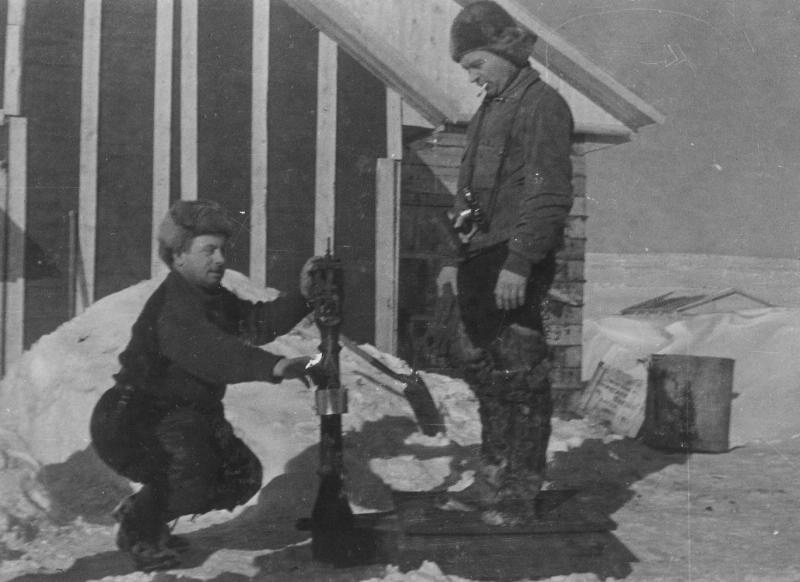 Иван Папанин, 6 июня 1937 - 19 февраля 1938, Северный полюс. Высадка экспедиции на лед была выполнена 21 мая 1937 года. Официальное открытие дрейфующей станции «Северный полюс-1» состоялось 6 июня 1937 года.