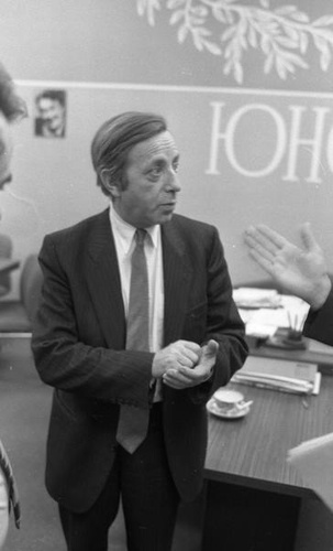 Фото \"Поэт Александр Глезер в редакции журнала «Юность»\", 1989 год, г ...